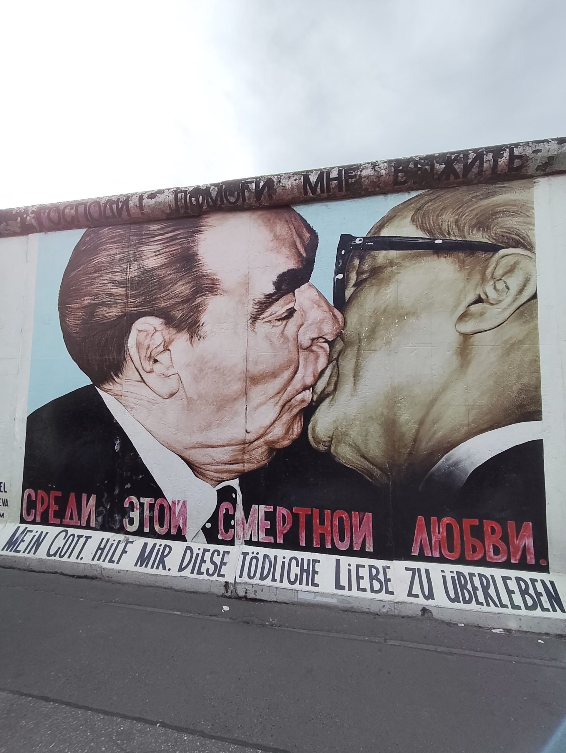 Al momento stai visualizzando Riflettere di fronte a ciò che resta del Muro di Berlino