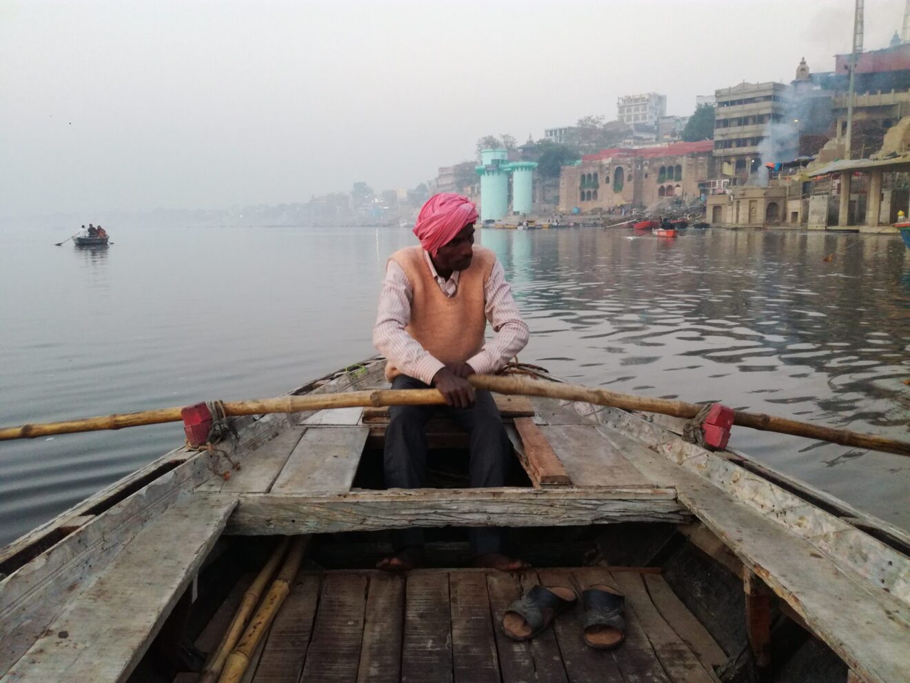 Al momento stai visualizzando Fare un giro in barca sul Gange